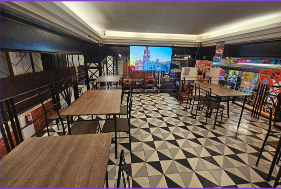 Uso anterior del espacio — montaje tipo restaurante o bar